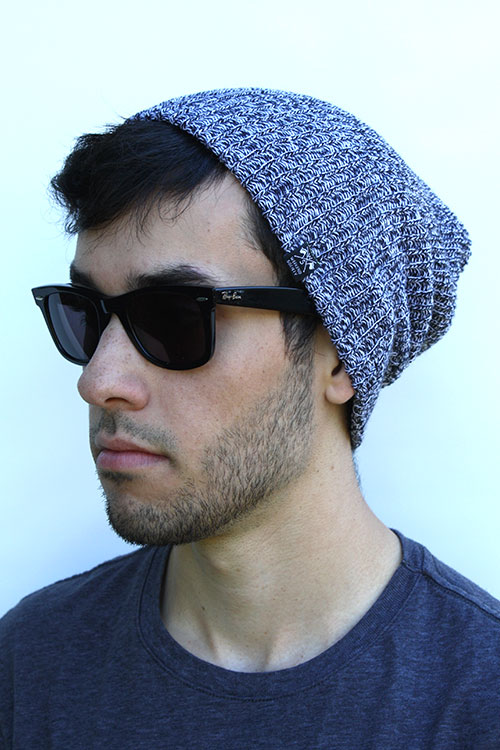 Gorro con etiqueta WKND