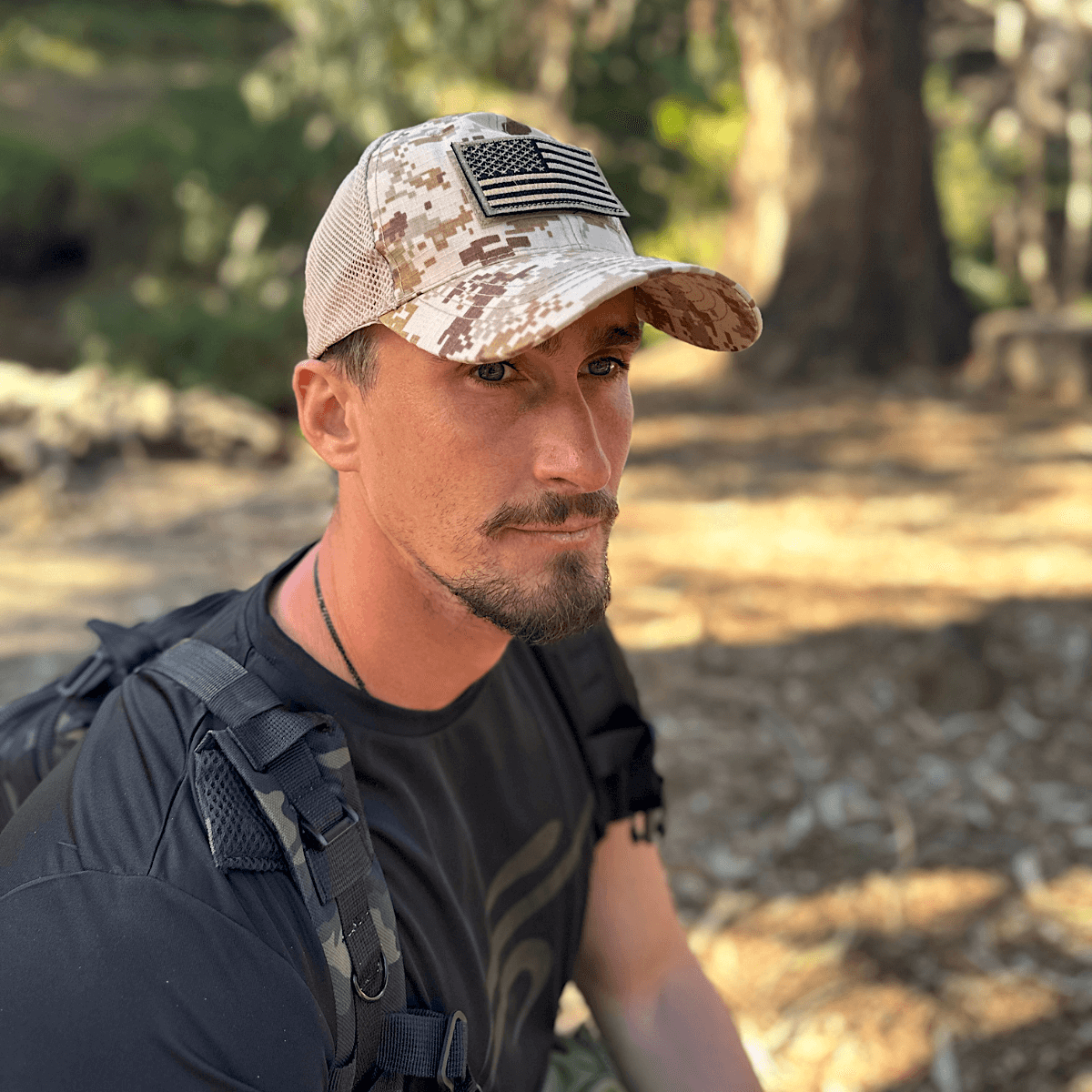 Gorra con parche de estilo táctico y correa ajustable