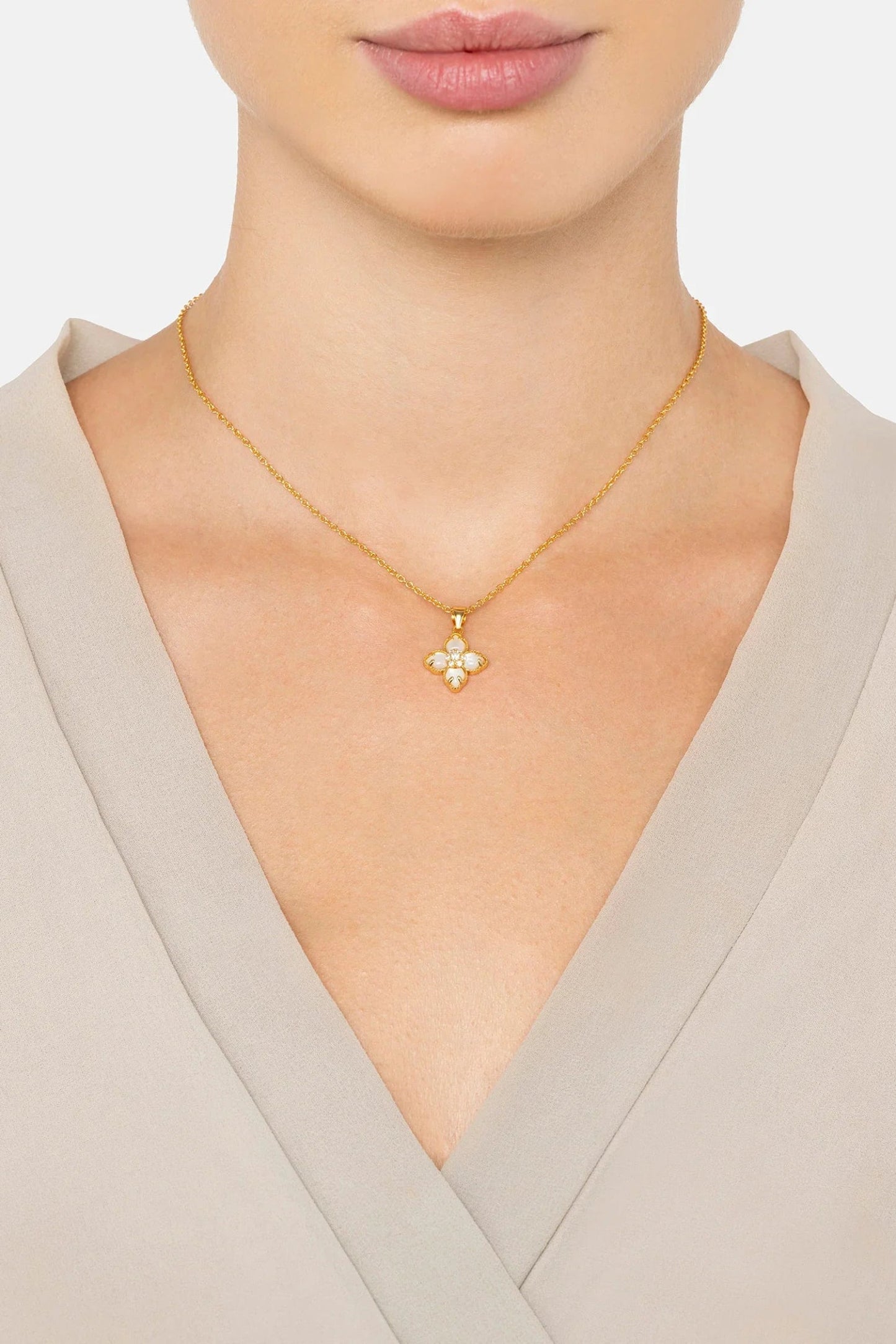 Flower Clover Mother of Pearl Pendant Necklace Gold