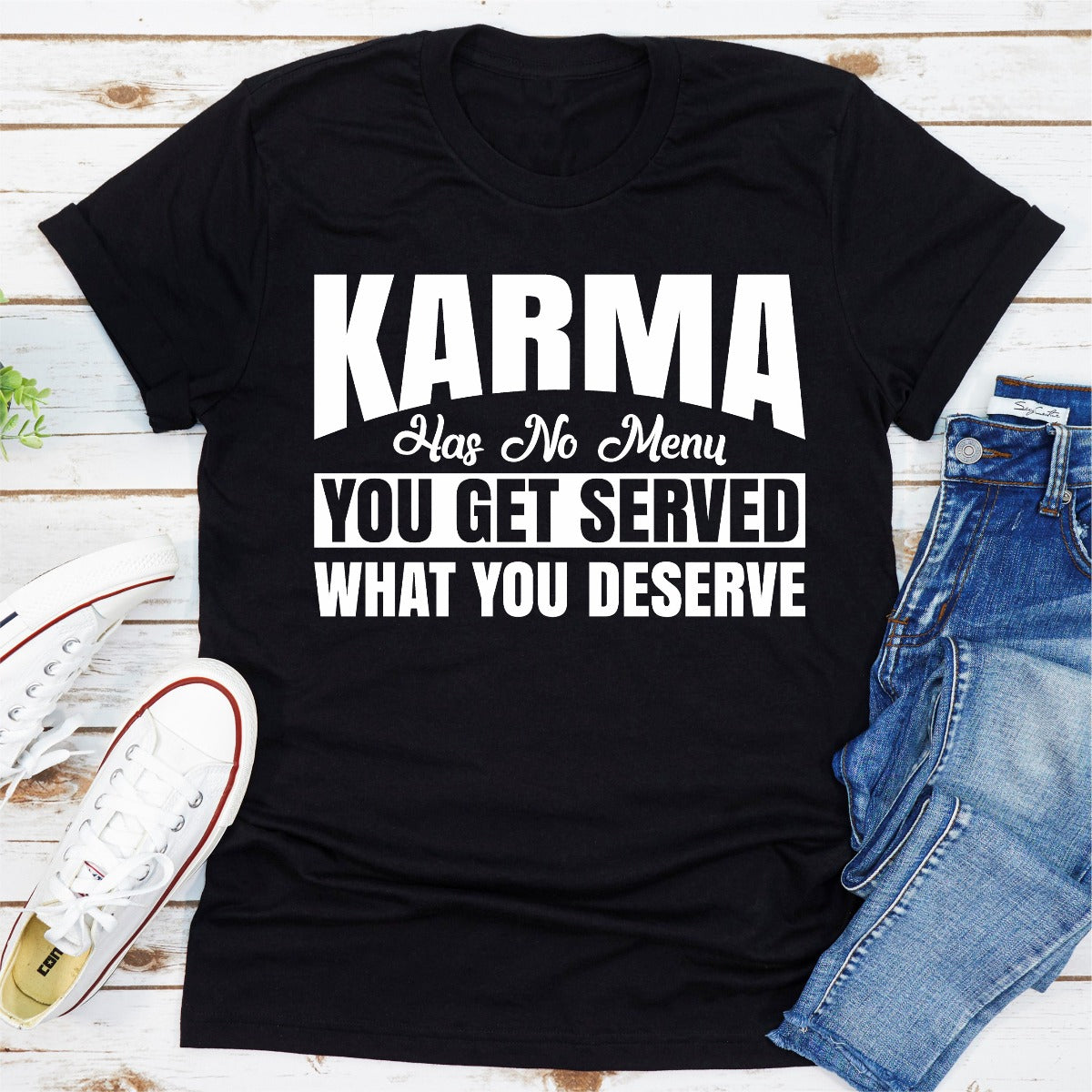 Camiseta El karma no tiene menú: te sirven lo que mereces