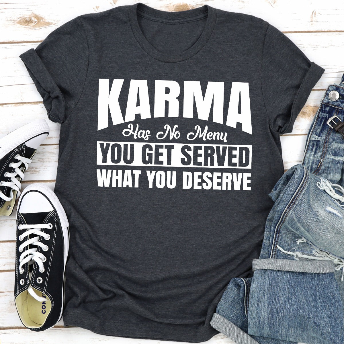 Camiseta El karma no tiene menú: te sirven lo que mereces