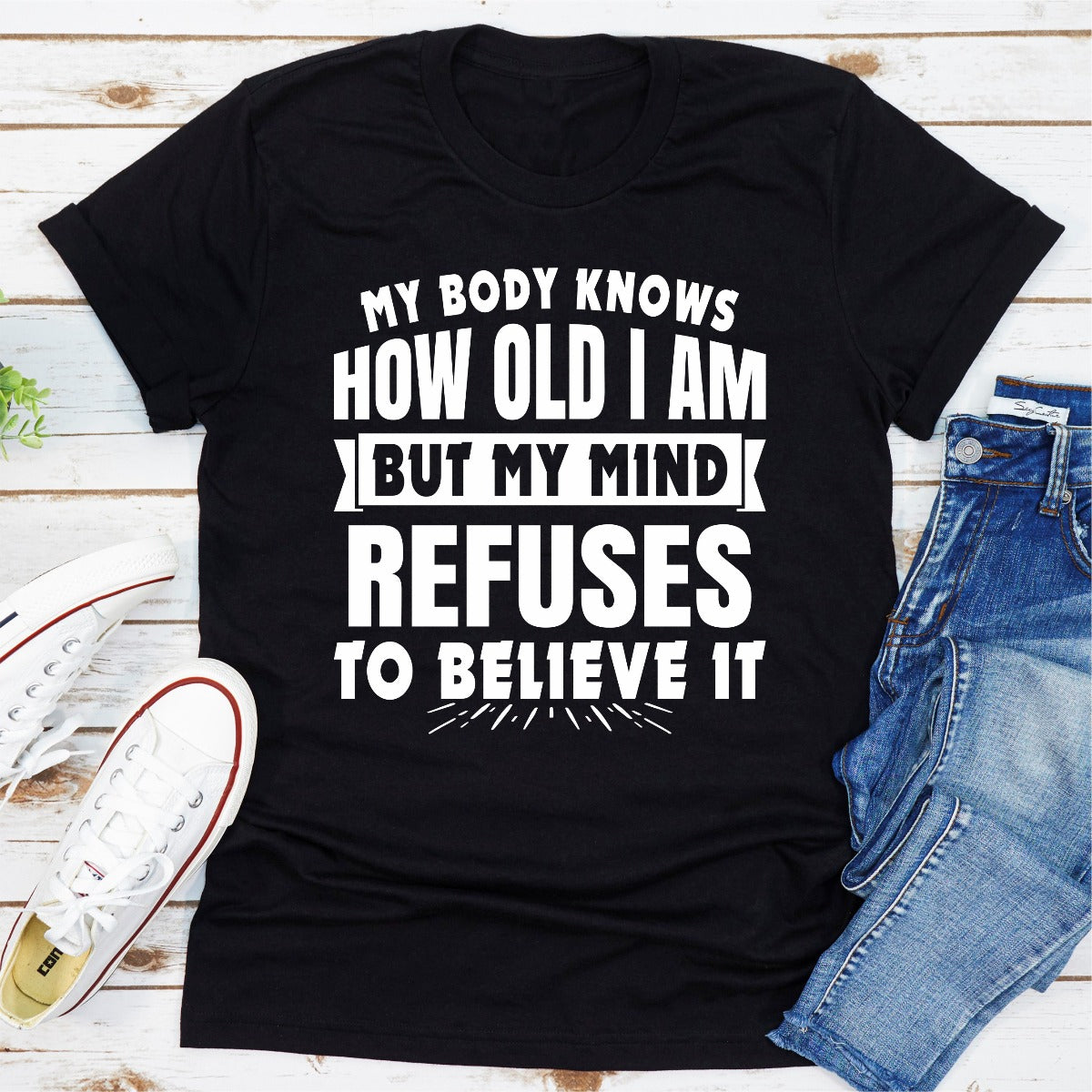 Mi cuerpo sabe cuántos años tengo, pero mi mente se niega a creerlo. Camiseta