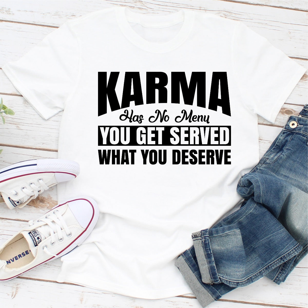 Camiseta El karma no tiene menú: te sirven lo que mereces