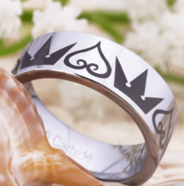 Anillo de tungsteno grabado King Queen para pareja