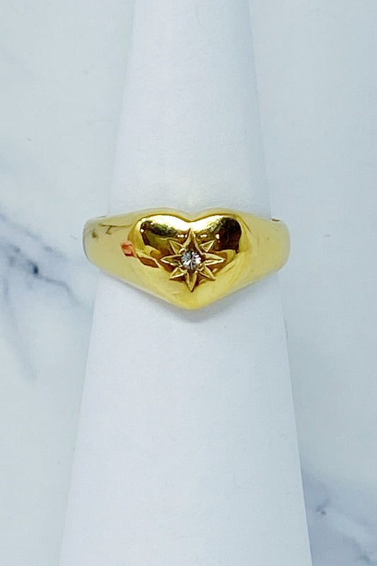 Anillo con sello de corazón con rayos de sol