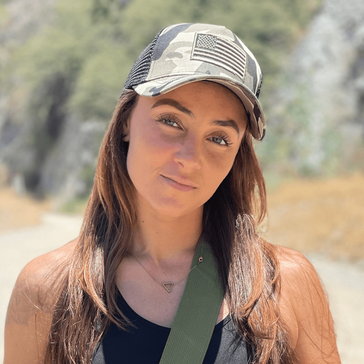 Gorra de camionero con bandera estadounidense y correa ajustable