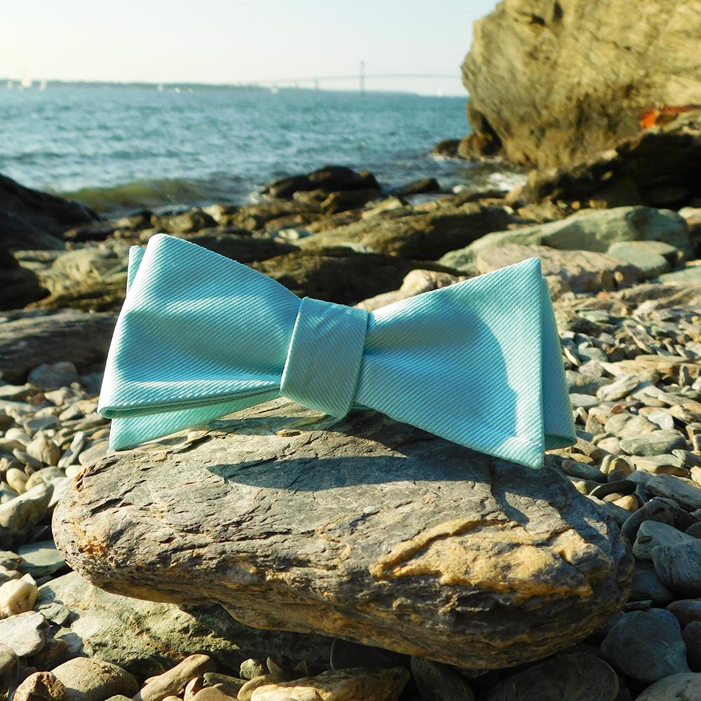 Solid Color Bow Tie - Light Green, Woven Silk, Adult