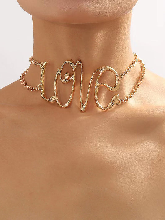 A Trendy Diva's Statement Choker