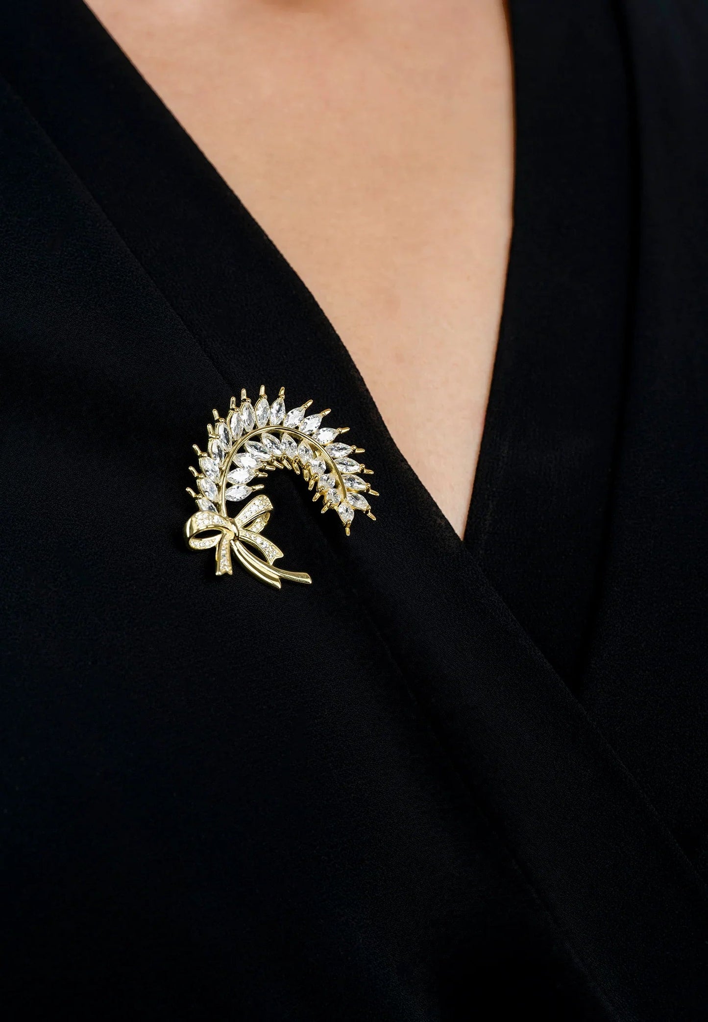 Tied Ribbon Laurel Leaf Brooch Gold