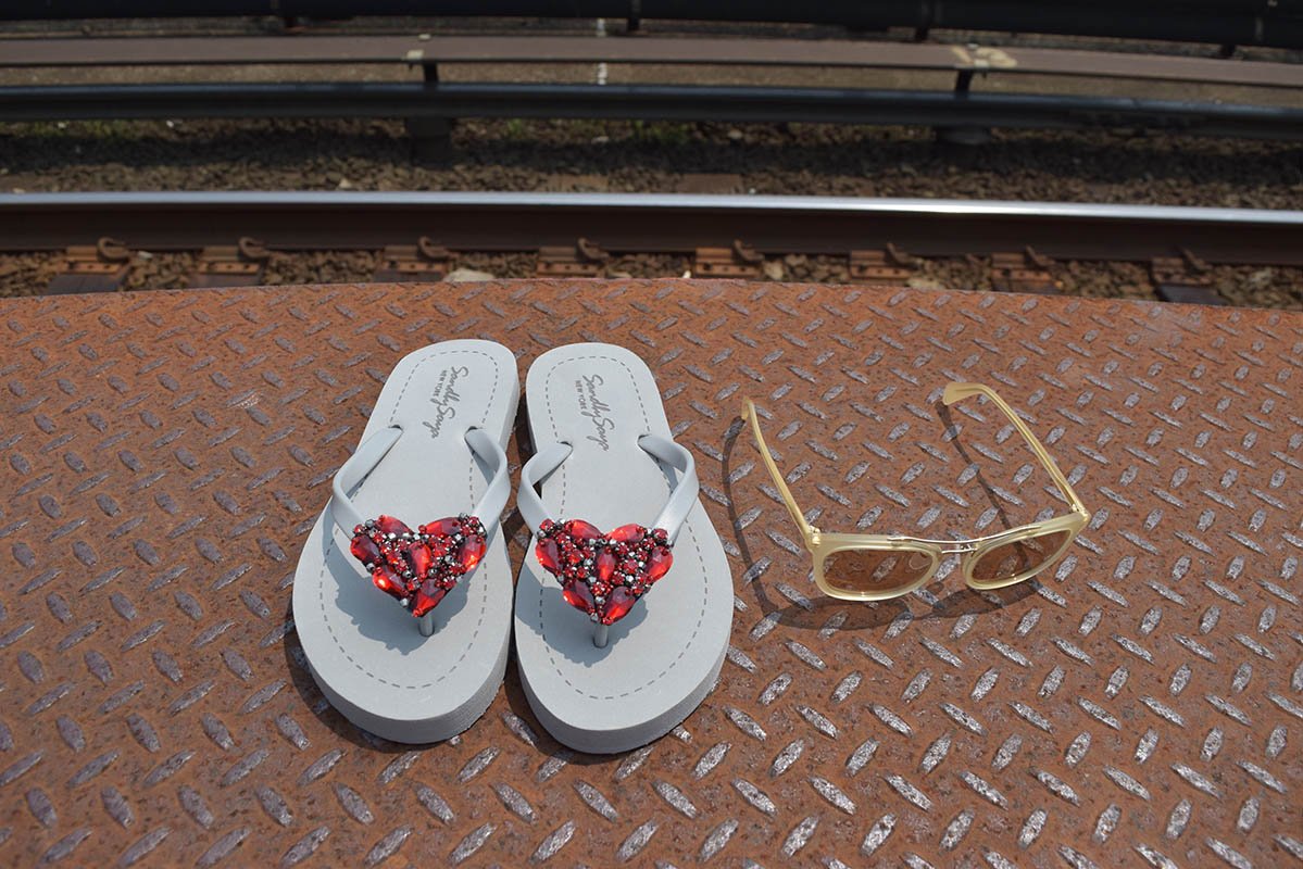 Red Heart - Rhinestone Flip Flops Flat Sandals
