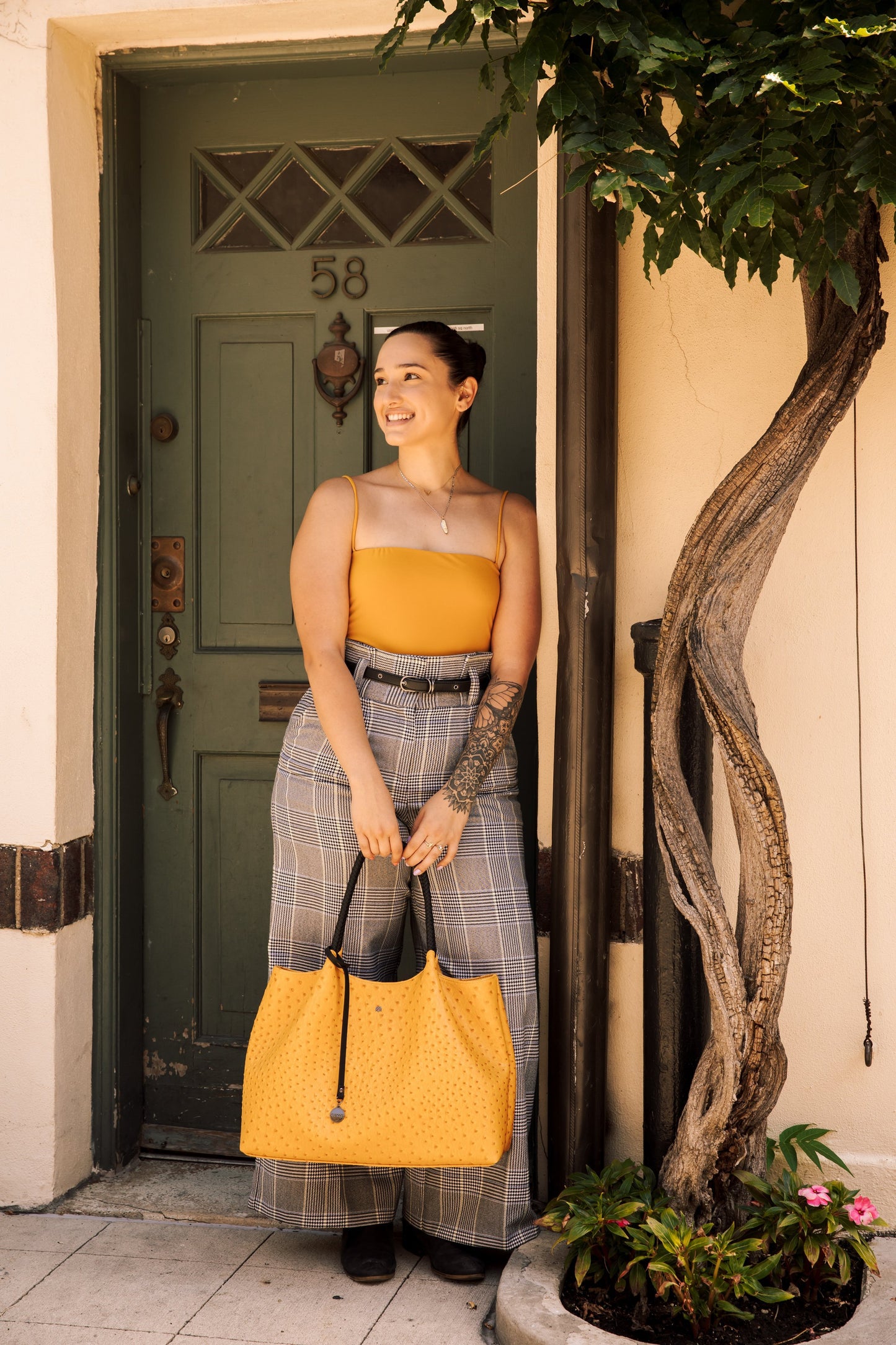 Naomi - Bolso tote de piel vegana con diseño de cerezas 