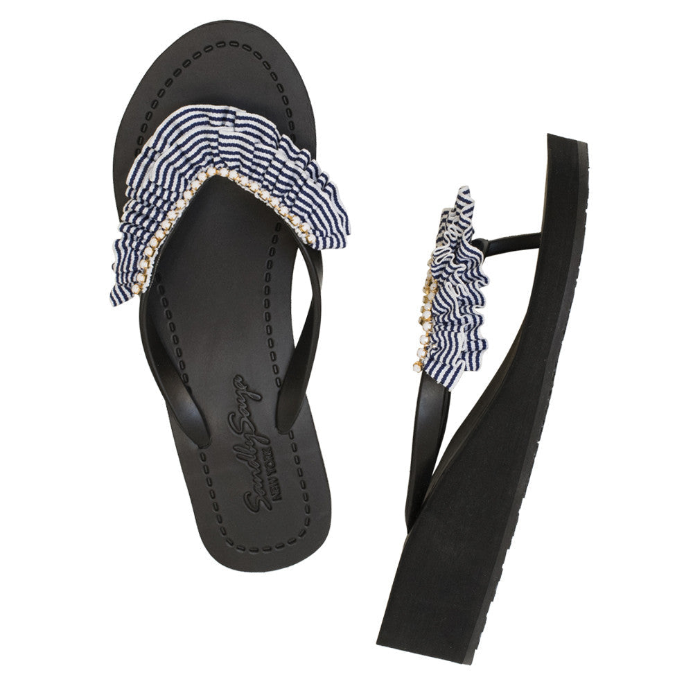 Rockaway Stripe - Chanclas de cuña media con volantes y diamantes de imitación